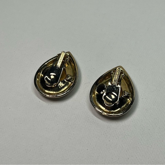Vintage Les Bernard Signed Gold Tone Clear Rhinestone/Crystal Clip On Earrings - Picture 5 of 11